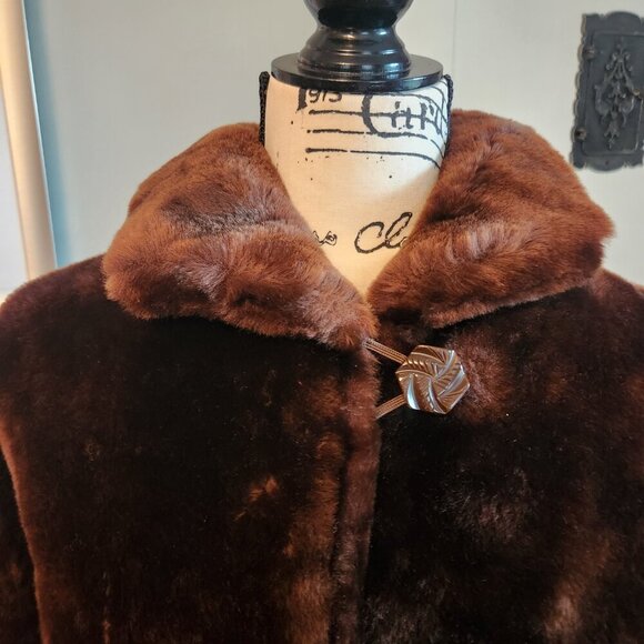 Luxurious Faux Fur Brown Short Coat Sz M - Picture 3 of 14
